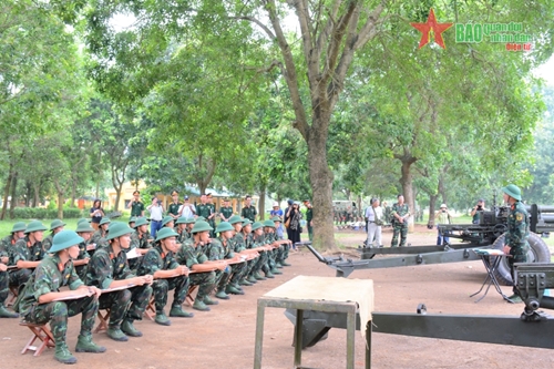 Bảo tàng Lịch sử Quân sự Việt Nam: Tham quan thực tế, sáng tác mỹ thuật về lực lượng vũ trang